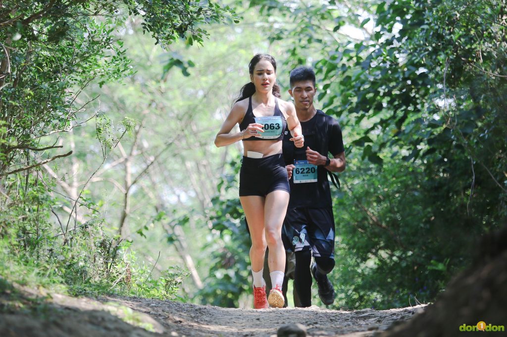 去年獲得 10K 組冠軍的姐姐雷艾美,今年比參加 14K 組