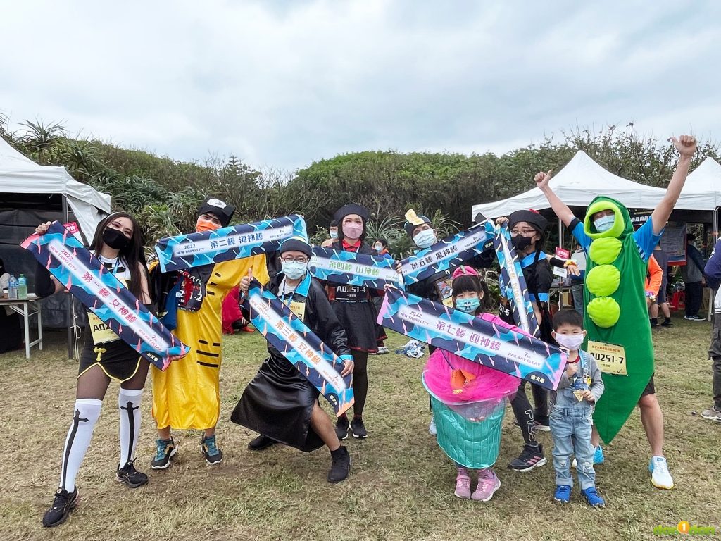 取名為《一直脫隊》的跑友假扮成殭屍與道士,希望可以藉此釋放工作壓力