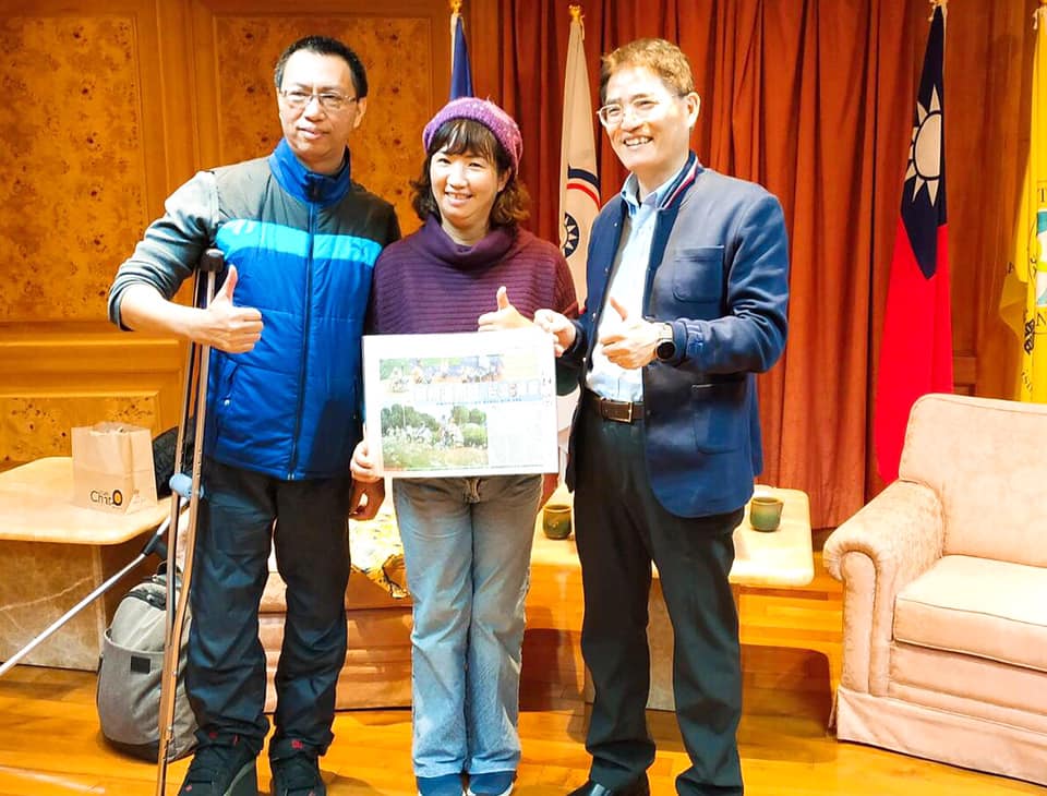 陳國嘉與帕運選手呂嘉儀拜會前體育署高俊雄署長 照片來源:台北市輪椅網球推廣協會