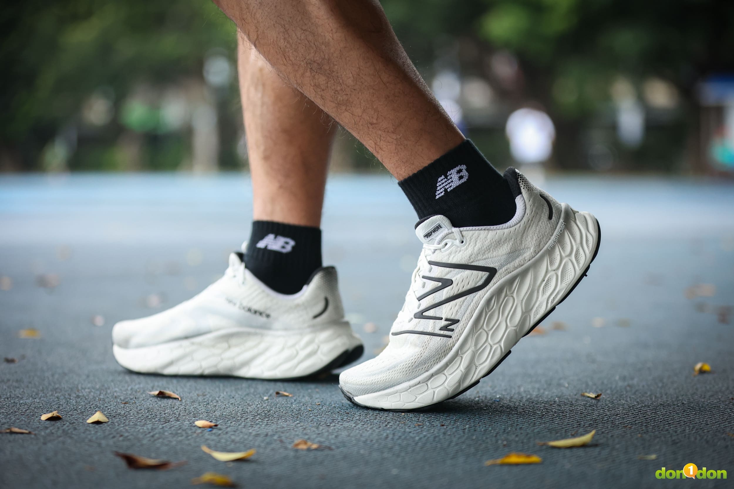 New Balance Fresh Foam X More v4 是 2023 年最具指標性的厚底跑鞋！