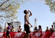 夏天比賽課題 安全完賽的馬拉松補水技巧 補水技巧 ©Virgin Money London Marathon