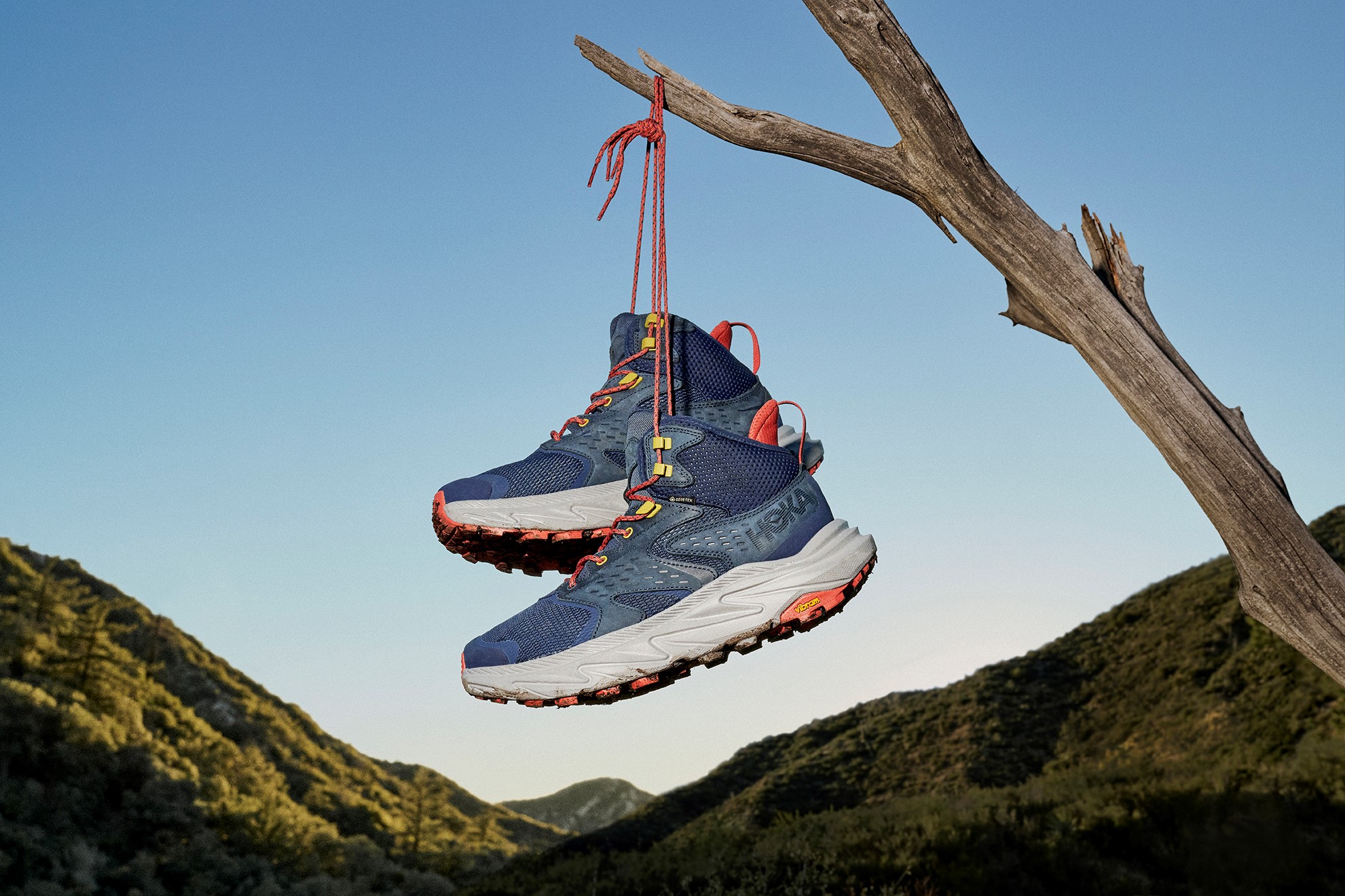 HOKA看好輕量化登山趨勢，推出全新升級Anacapa 2，提供輕量機能、外型穿搭與環境友善的新選擇