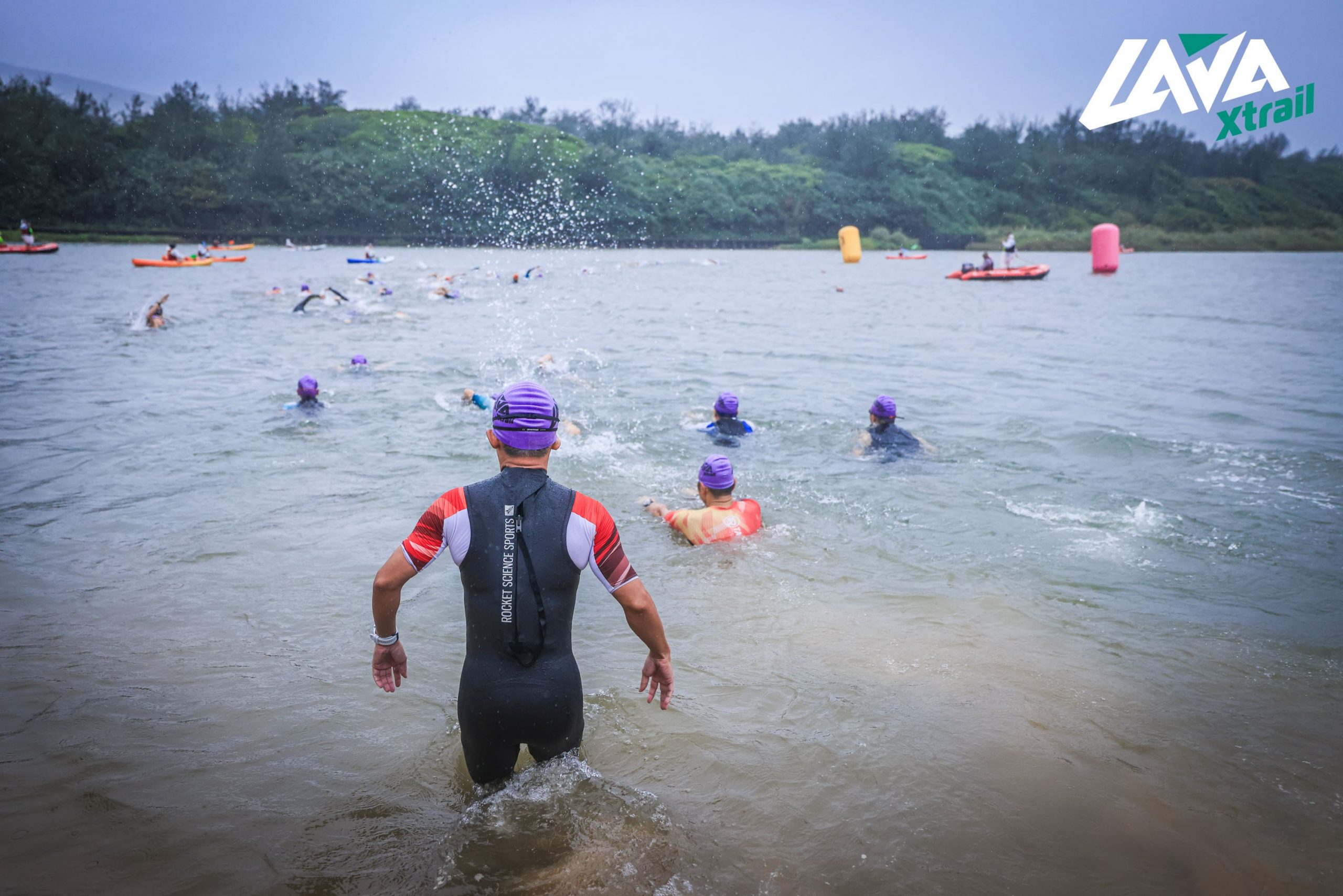福隆內海灣域在比賽當天的水流非常強勁。圖片來源:LAVA Sports 台灣鐵人三項公司