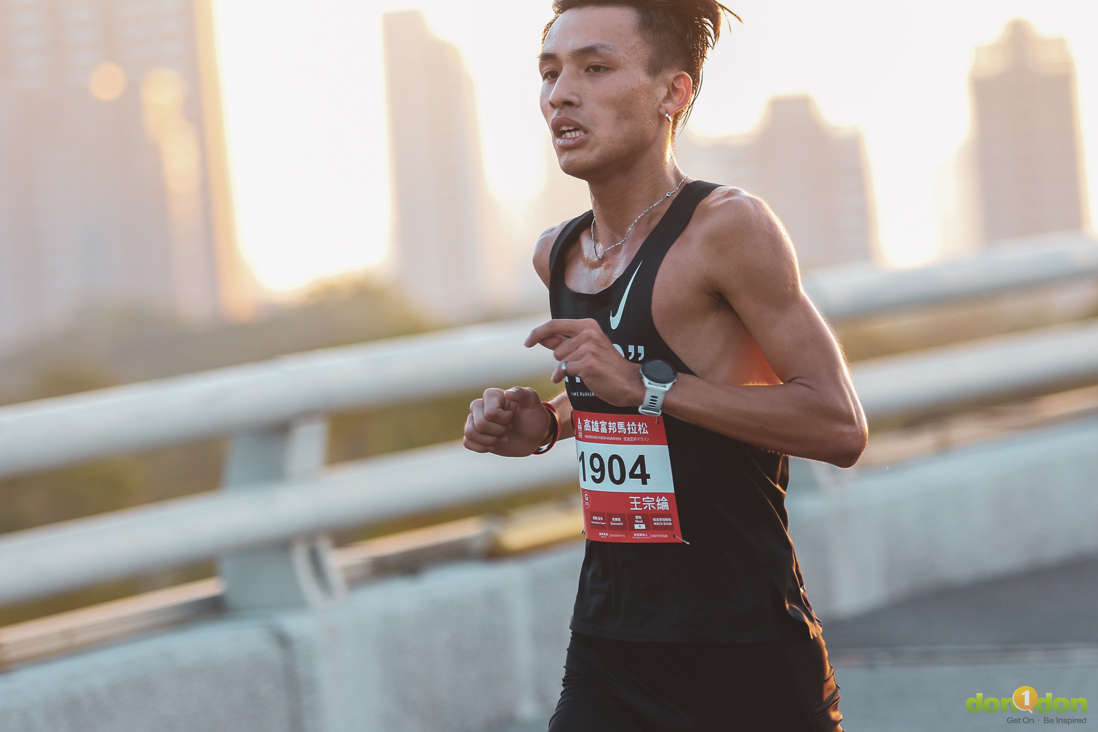 王宗綸(031904)以 3 秒的差距,成績 1 小時 14 分 15 秒拿下男子半馬總排第 3 名。