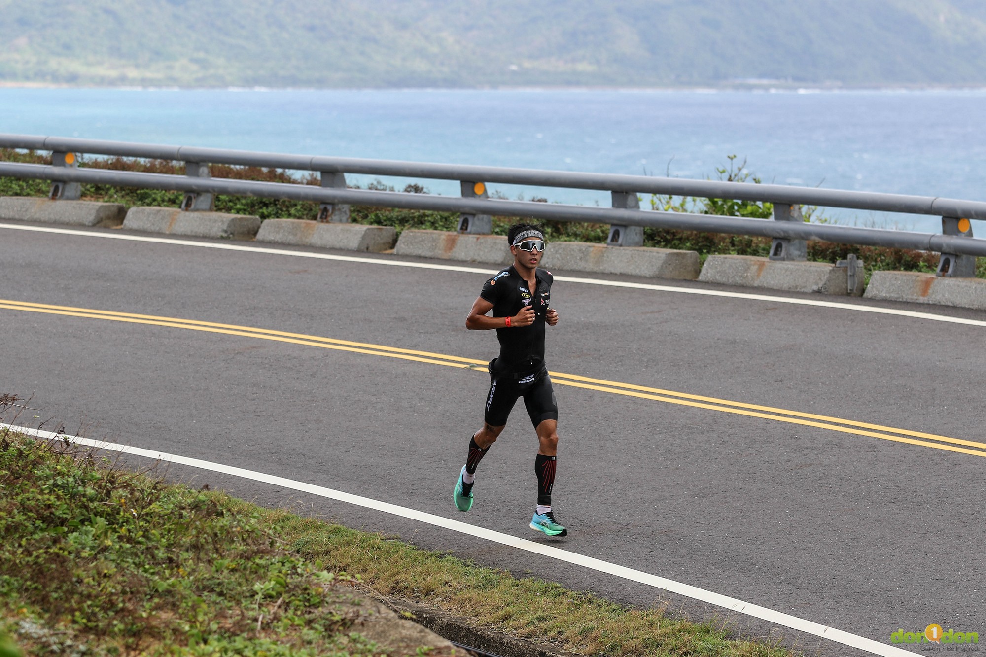 無法得知後方追兵的距離,張家豪拚盡全力向前跑