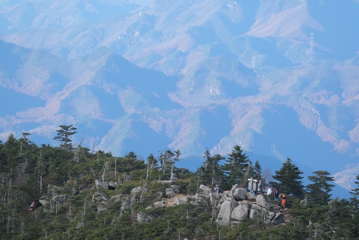 (幾個山頂都有空拍,今天展望很好)