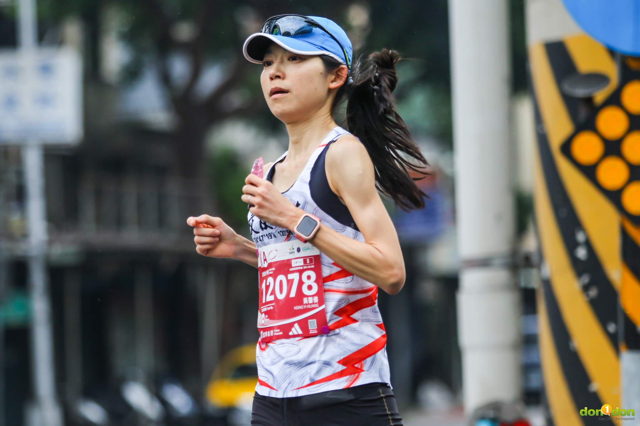 全馬女子國內第二名 黃馨儀。攝影:趴趴牛