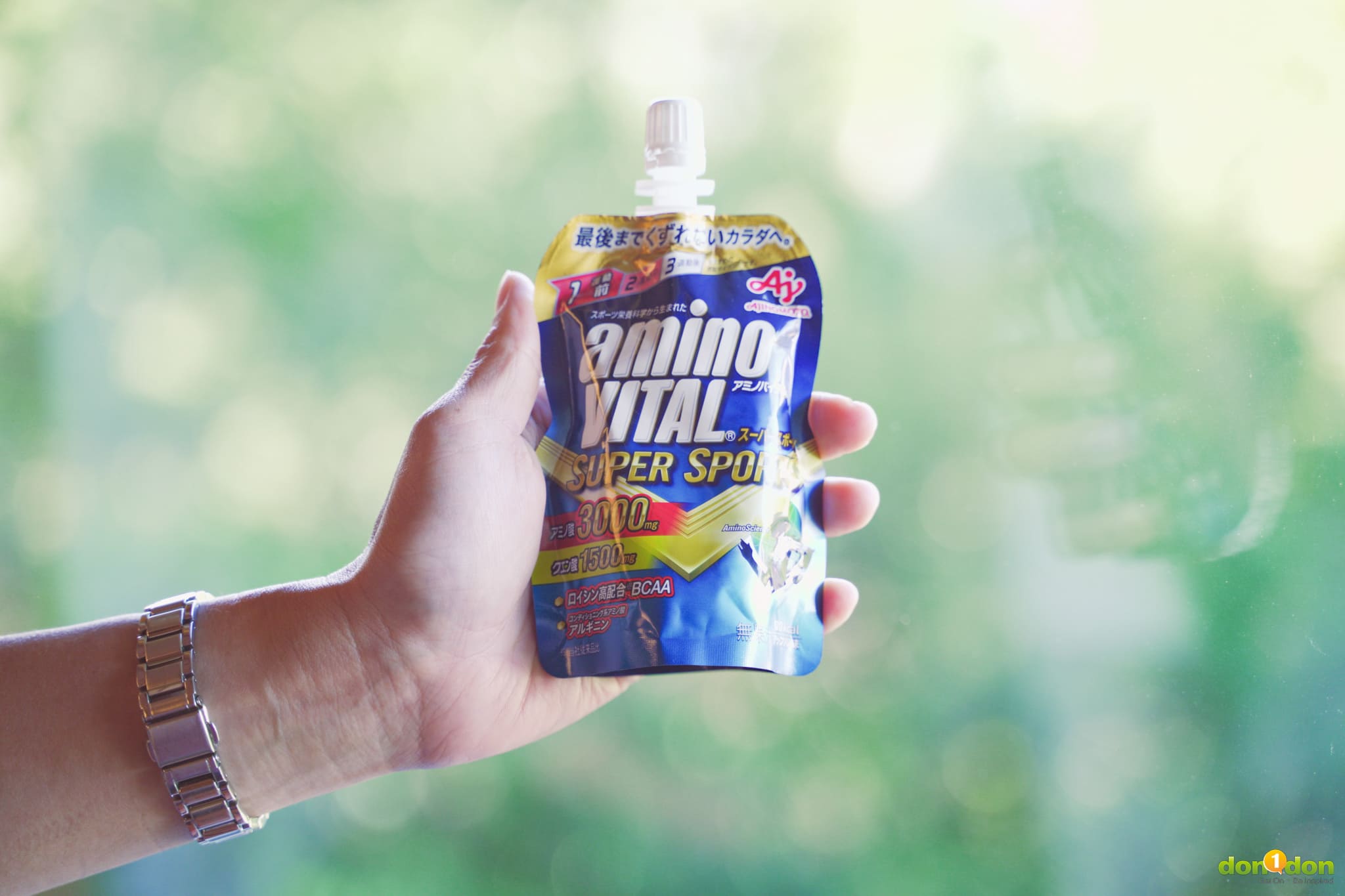 aminoVITAL® 2023年新品,包含運動所需的4種重要胺基酸3,000mg(BCAA+精胺酸,其他),與檸檬酸1,200mg。適合在運動前或是日常生活每日補充。