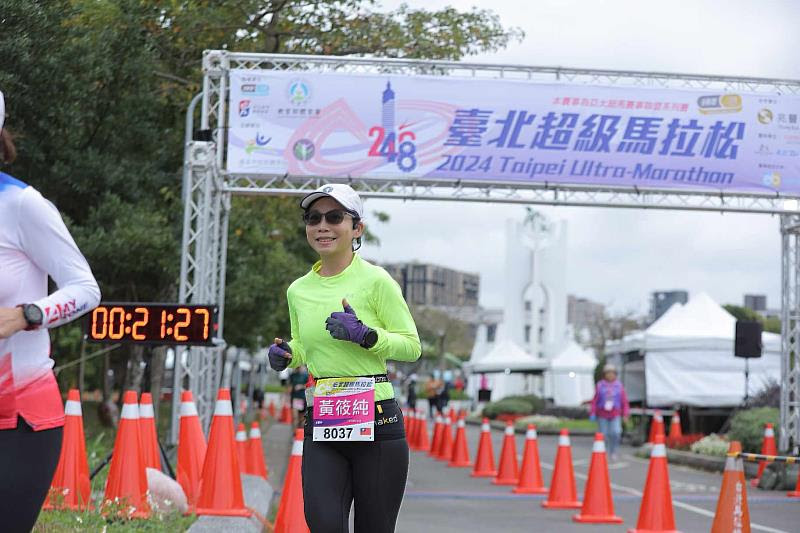 臺灣女子紀錄保持者黃筱純不斷突破極限,以365.524公里再次刷新自己的女子全國紀錄。(攝影:林明德)