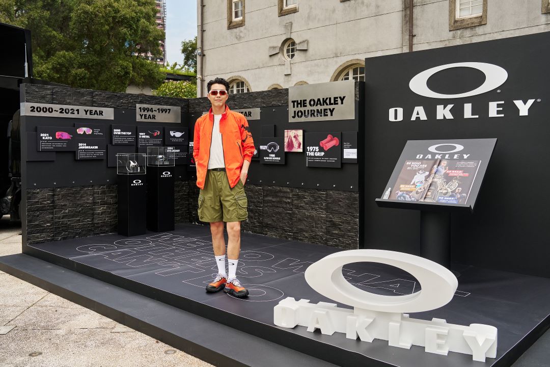 Oakley 自 1975 年創立迄今於眼鏡史上創下多個里程碑，並擁有1,000多項專利技術_配戴鏡款BiSphaera™