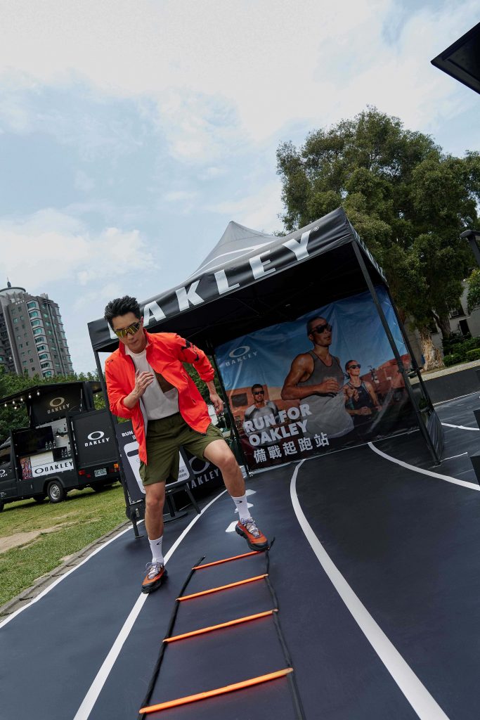 蔡凡熙熱血挑戰《Run For Oakley 備戰起跑站》繩梯敏捷訓練_配戴鏡款Sphaera™