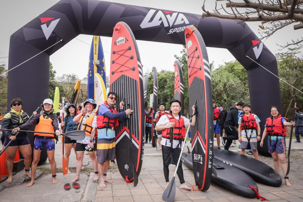 台灣福斯商旅包括全台經銷商,一同參加此屆的LAVanlife 玩賽樂園,體驗鐵人三項運動的熱血魅力。圖片來源:LAVA Sports 台灣鐵人三項公司