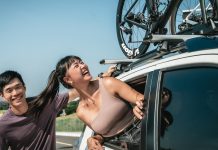 Thule FastRide 車頂自行車架給你空間自由 三鐵情侶的運動輕旅行