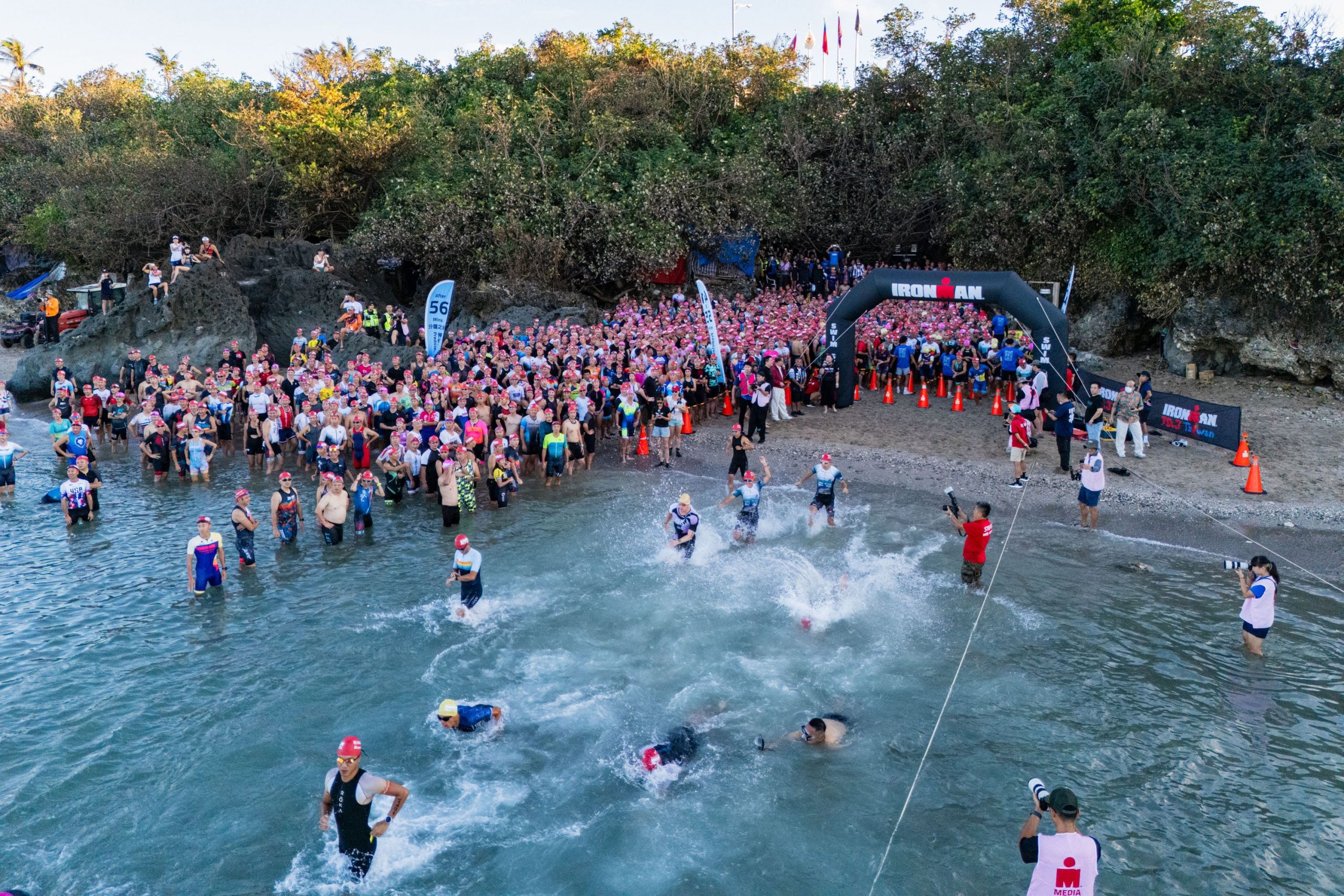 2024 MaiCoin IRONMAN 70.3墾丁國際鐵人三項賽游泳賽道在颱風過後經過各方協力整理讓賽事順利舉行