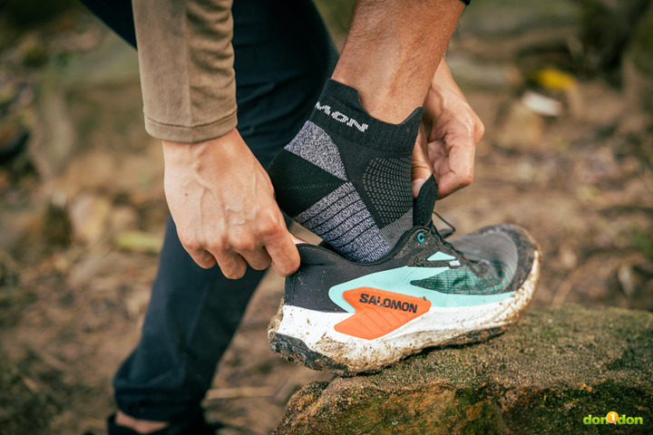 搭配GENESIS穿著的是SALOMON AERO 運動短筒襪，保持涼爽乾燥，所採用的 NanoGlide® 科技有效降低摩擦。