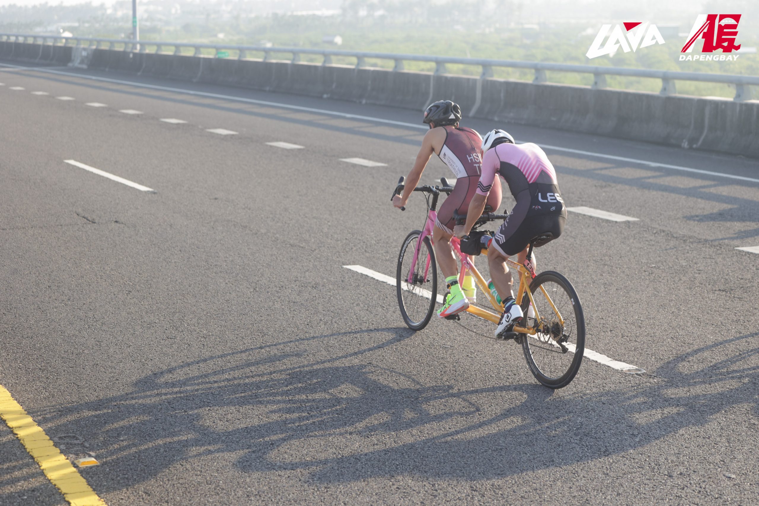視障選手李協興與陪賽員謝祥和,一同挑戰51.5KM標鐵破三成功