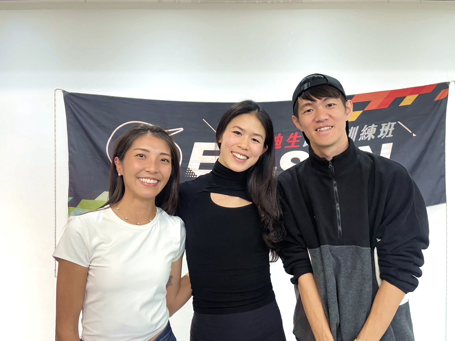 左起:Kiki 、張加恩、愛迪生