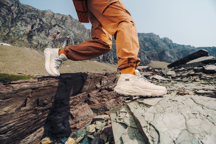 HOKA Kaha 3 Low GTX 以其強勁抓地力帶來流暢無阻的健行體驗,是出發春夏林間探境必不可少的好夥伴!