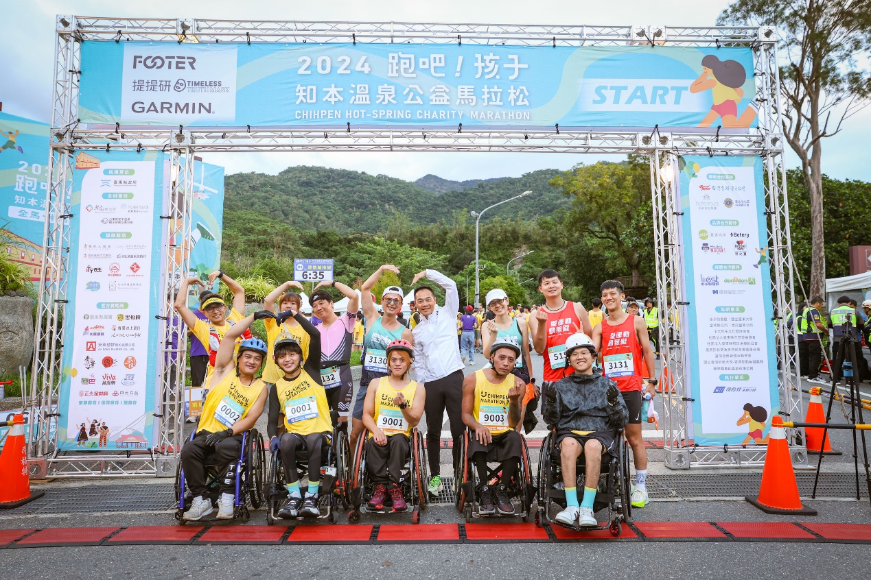 2024年,由愛運動動無礙團隊團隊-姜義村教授帶領5位身障選手參賽。照片提供:司格特運動行銷