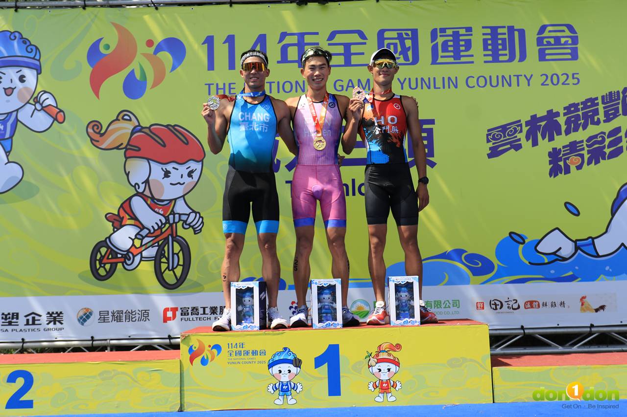 全國運動會鐵人三項男子組前三(左:張家豪,中:潘子易,右:何孟樵)