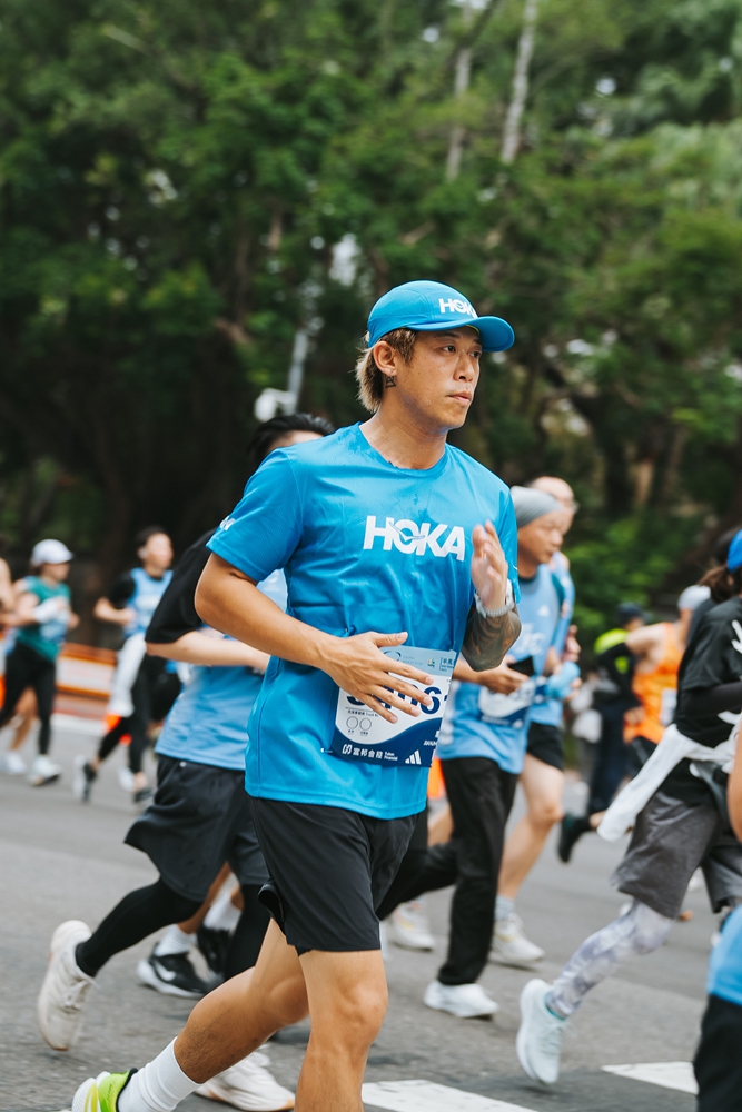 Mach X 3 陪伴健志，以自己的節奏完賽 21K。