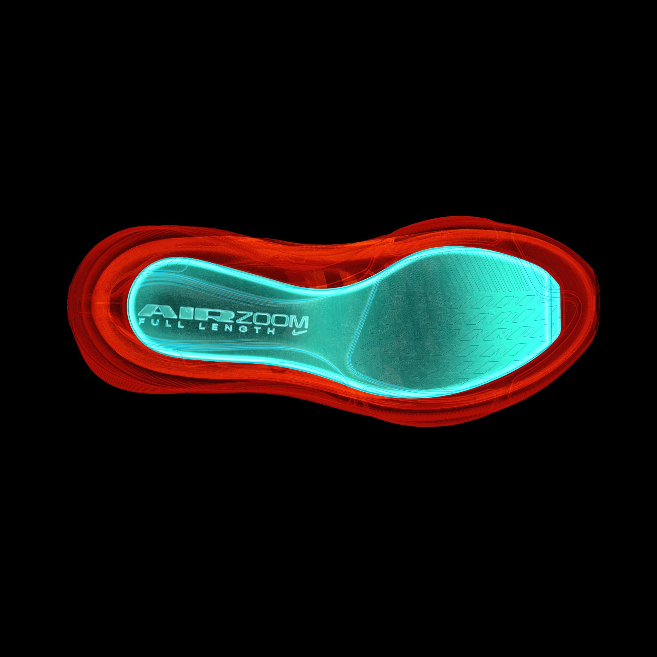 Nike Pegasus 42搭載曲線型全掌Air Zoom氣墊，能量回饋較前代大幅提升15%，無論是日常慢跑、跑團活動和專業訓練，都能感受頂尖跑感。