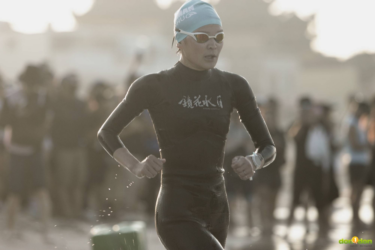 2026IRONMAN澎湖,日本選手高橋真紀(#1013)是最快完成游泳項目的女子選手